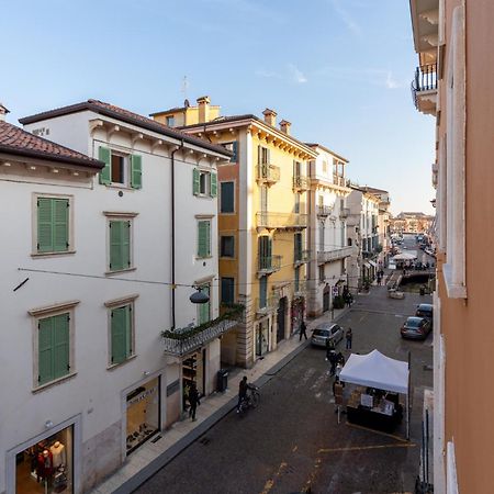 Domus Verona - Elegante Residenza Con Affaccio Su Porta Leoni Habitación foto