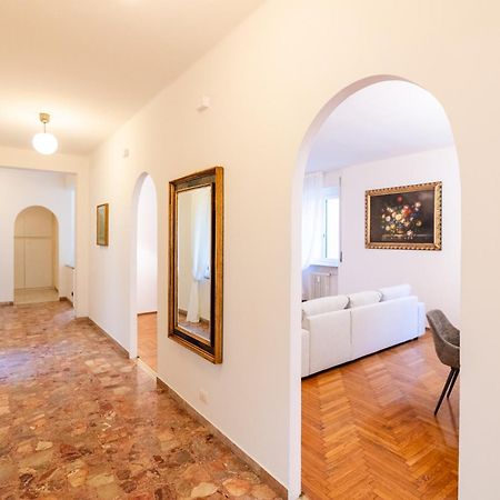 Domus Verona - Elegante Residenza Con Affaccio Su Porta Leoni Habitación foto