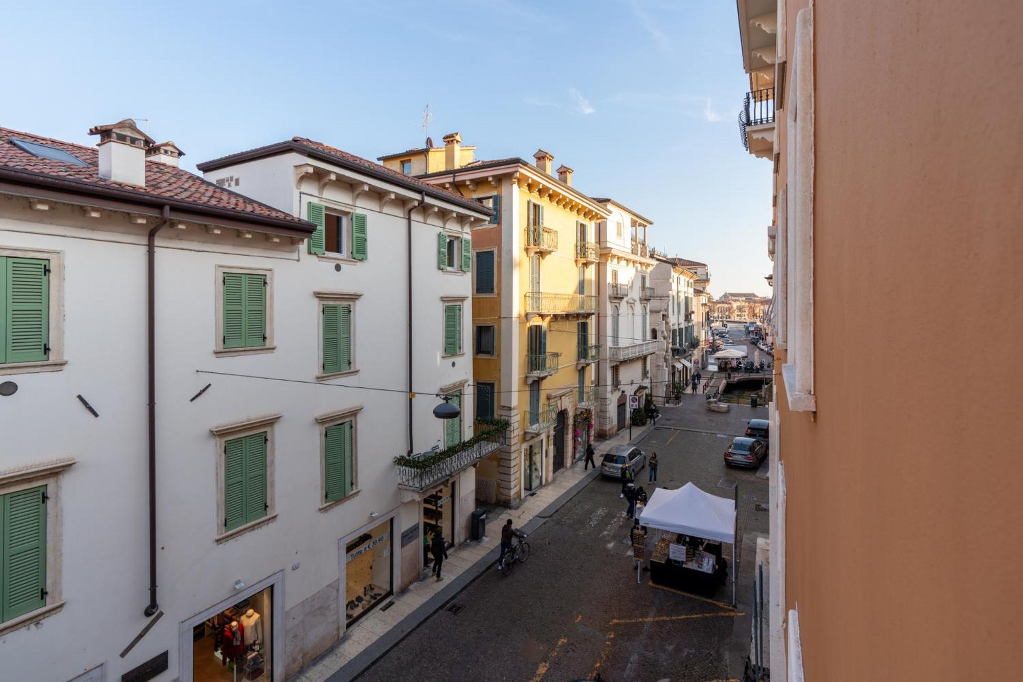 Domus Verona - Elegante Residenza Con Affaccio Su Porta Leoni Habitación foto